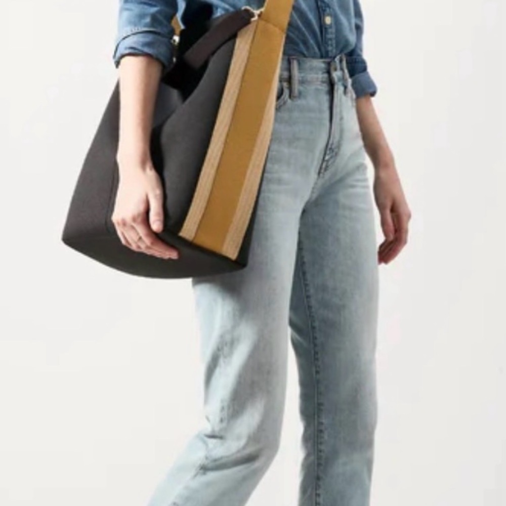 Rothy’s the Bucket Bag - Picture 4 of 8